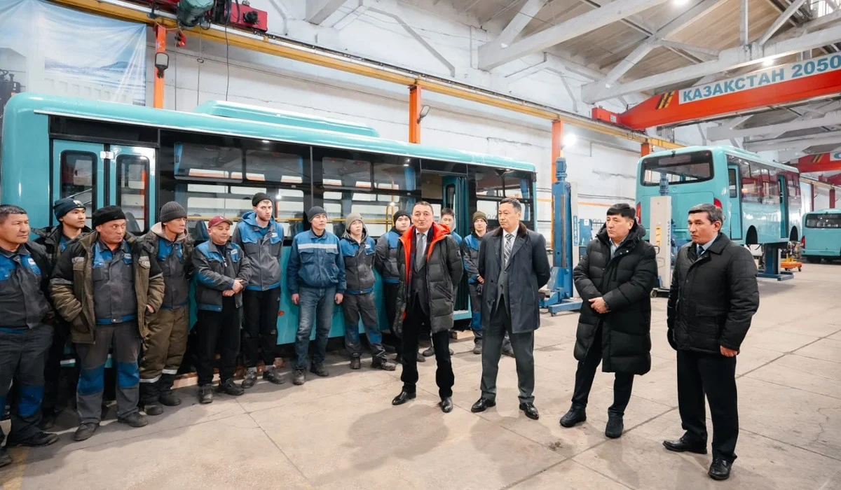 Еңбек адамының мүддесі басты назарда: «СемАЗ» ұжымы жаңа Конституцияны талқылады