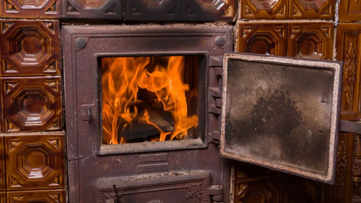 Көкшетауда әйел адам екі баласымен бірге пештің түтініне уланып қалды