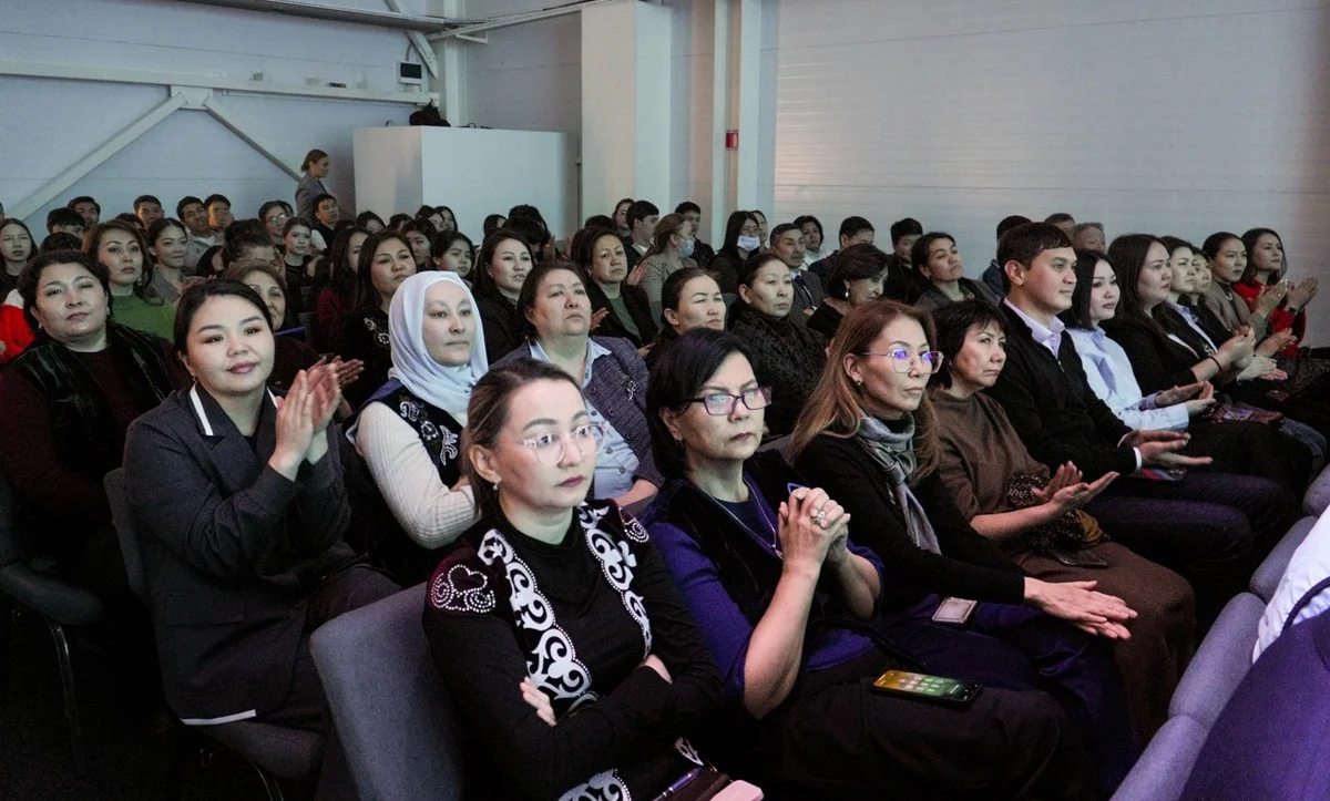 Құрылтай және халық пікірі: Астанадағы университет қызметкерлерімен жаңа Конституция жобасы талқыланды