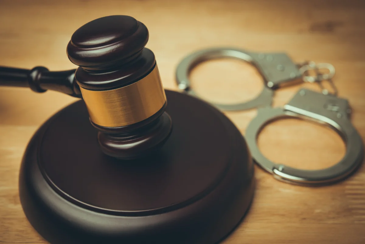 Шымкентте полицейге қол көтерген жасөспірімге үкім шықты