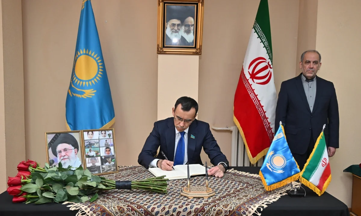 Мәулен Әшімбаев Иран елшілігінде көңіл айту кітабына жазба қалдырды