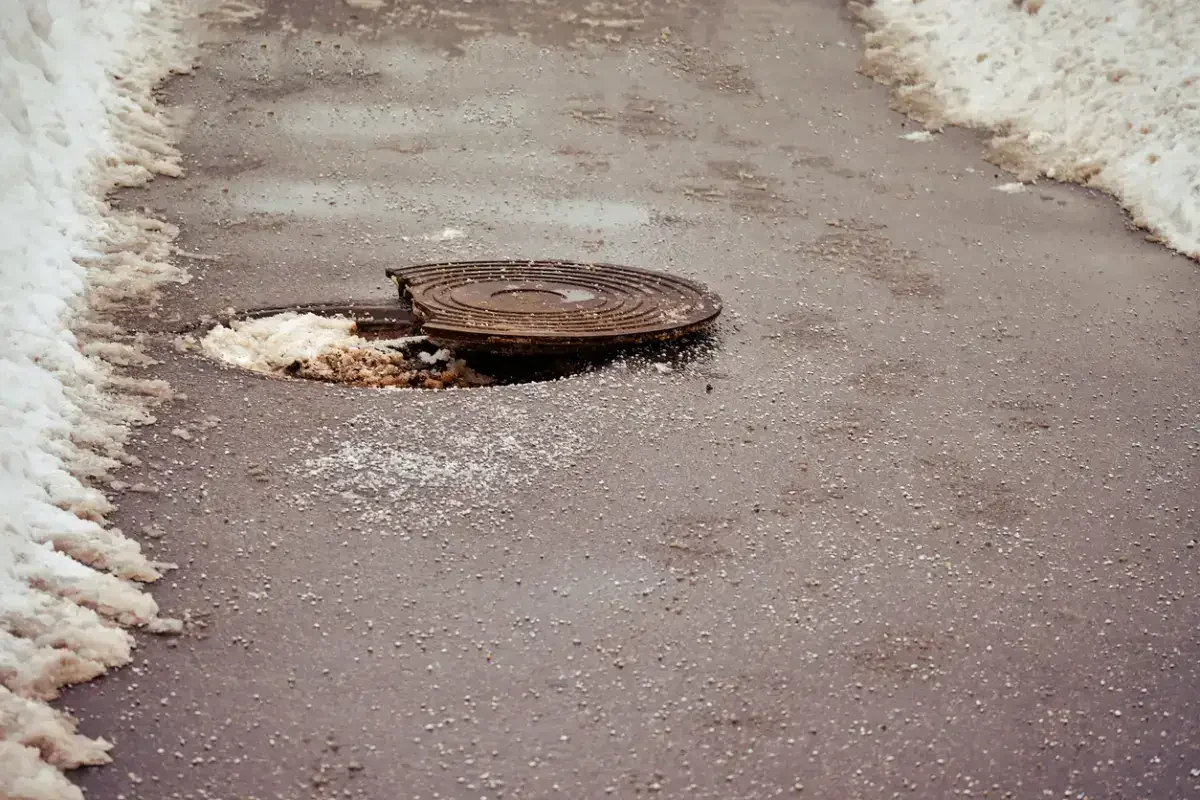 Ақтөбеде екінші сынып оқушысы ашық тұрған құдыққа түсіп кетті