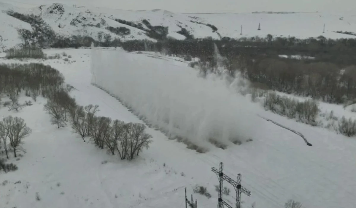 Қазақстандағы төтенше жағдайлар қызметкерлерінің мұз жарған видеосы ВВС-дің назарына ілікті (ВИДЕО)