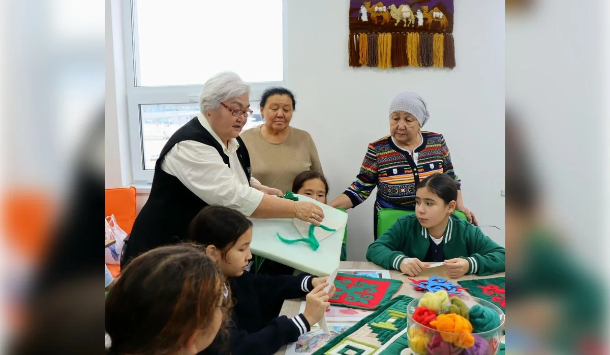 Астанада жүзден астам зейнеткер қайырымдылық шараларға қатысып жүр