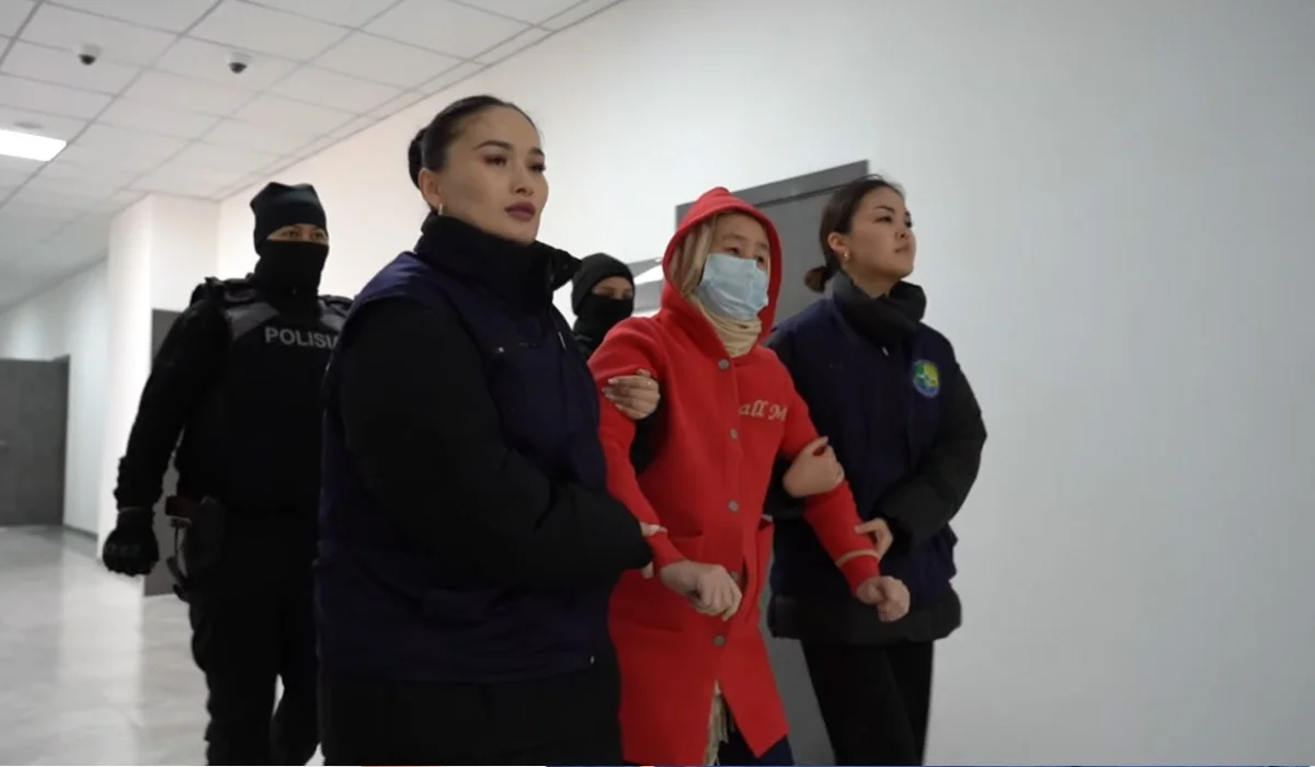 Атырауда экс-күйеуі отбасын түгел өлтірген Ақбаян Мұқанғалиева жындыханаға түсті (ВИДЕО)