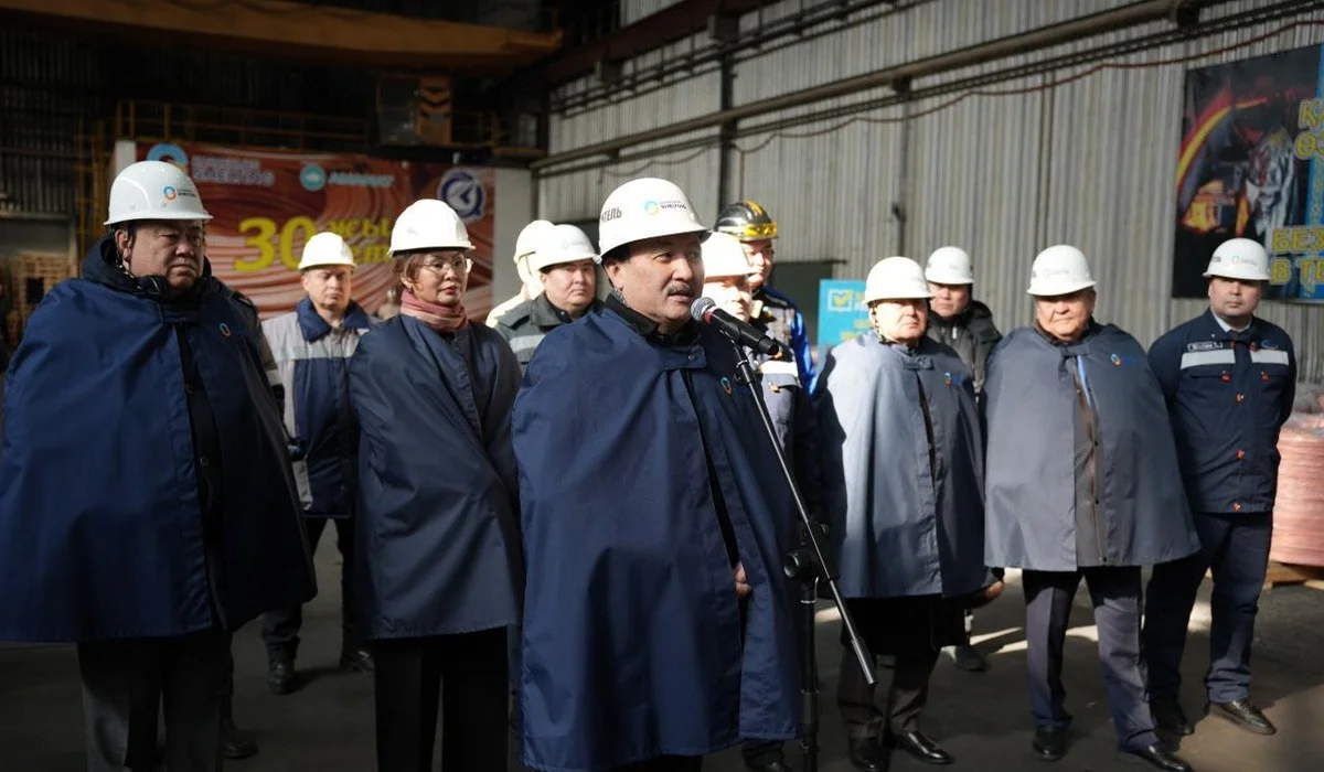 Жезқазғанда Жалпыұлттық коалиция мүшелері «Kazkat» кәсіпорнының ұжымымен кездесуде жаңа Конституция жобасын талқылады