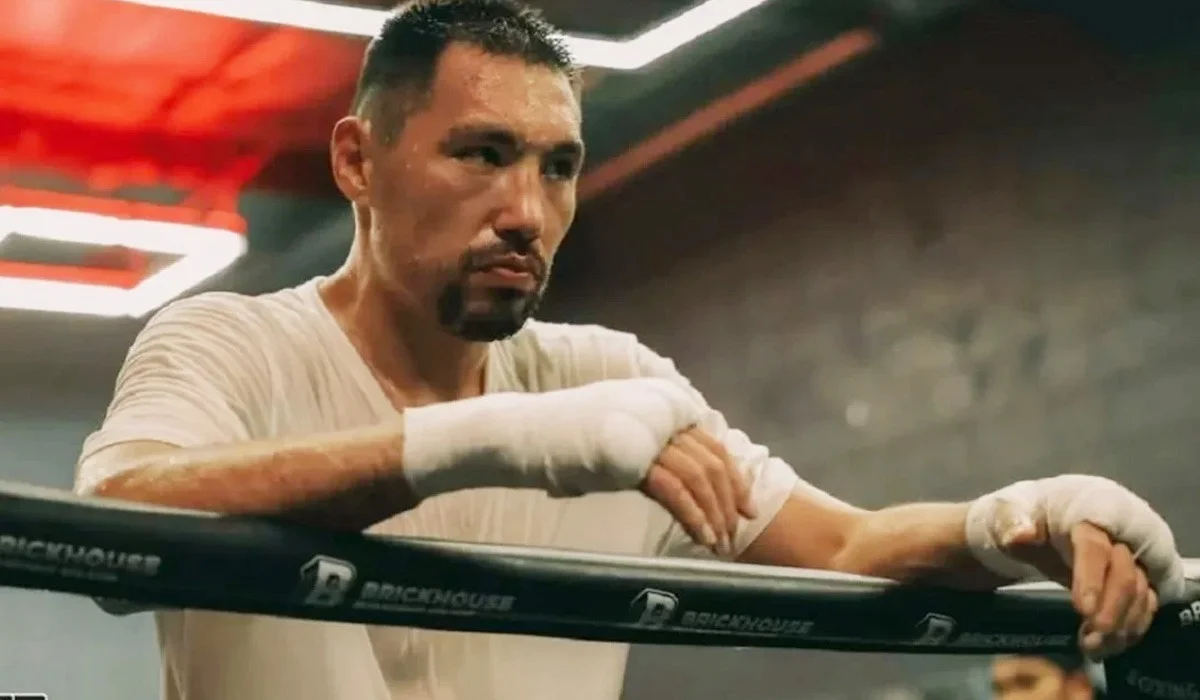 Боксшы Жәнібек Әлімханұлы әлем чемпионы титулынан айырылды