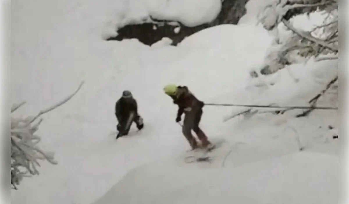 «Шымбұлақта» түнгі уақытта серуендеп жүрген шетел азаматы жыраға құлап кетті (ВИДЕО)