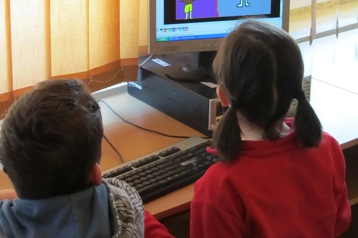 Бүгін Астанада мектеп оқушылары мен колледж студенттері қашықтан оқиды