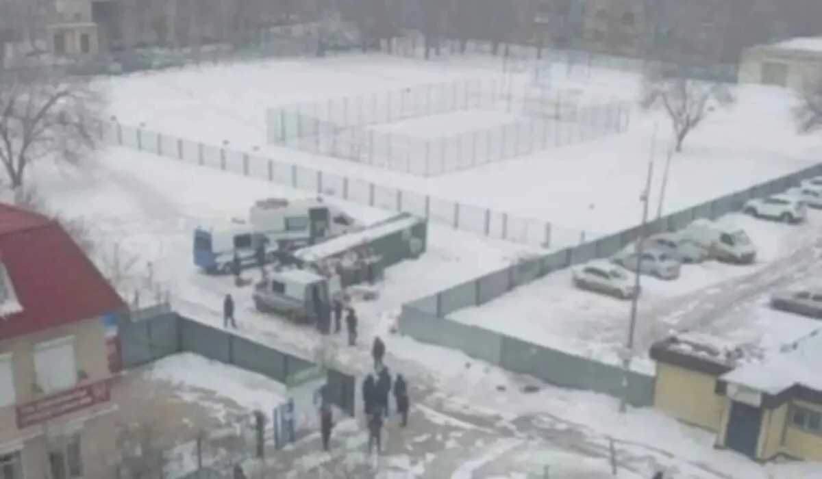 Ақтөбеде қоқыс жәшігінің жанында жатқан күдікті сөмкеден ер адамның мәйіті табылды