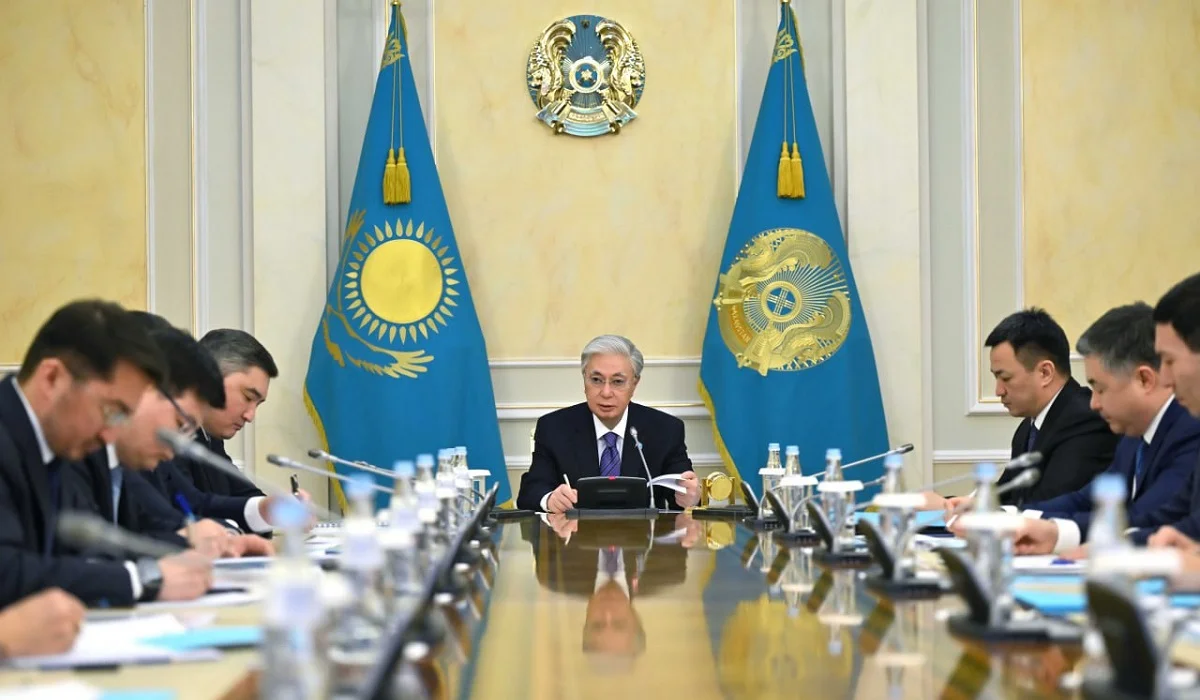 «Ендеше не тұрыс? Бізге нәтиже керек!»: Тоқаев Үкіметтің баяу жұмыс істеп жатқанын сынады