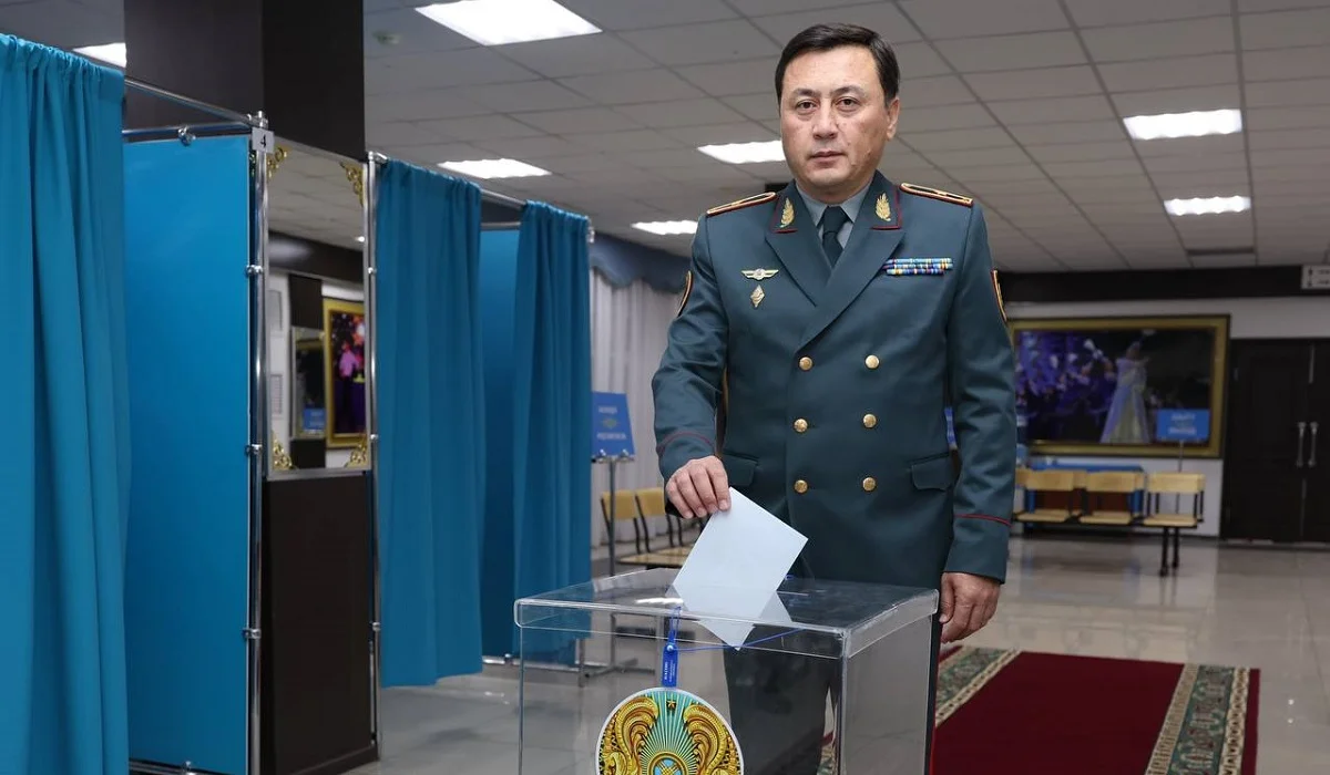 Ұлттық ұланның бас қолбасшысы референдумда дауыс берді