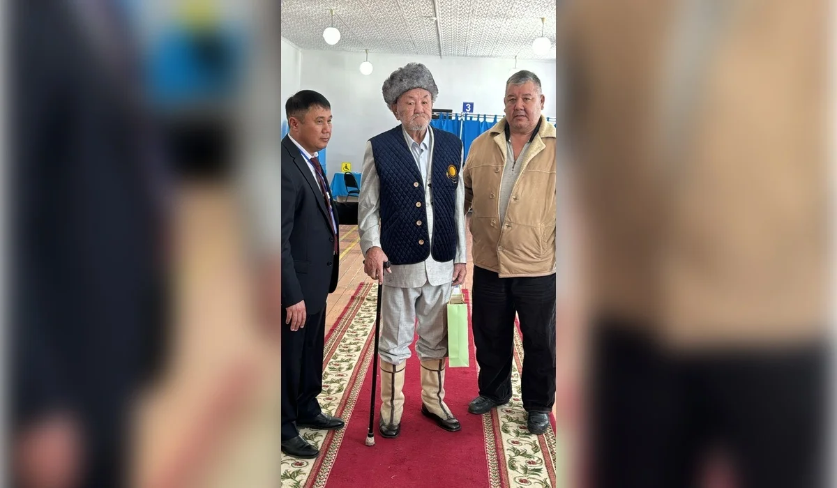 Батыс Қазақстан тұрғындары референдумға ұлттық киім киіп келіп, ерекше көңіл-күй орнатқан