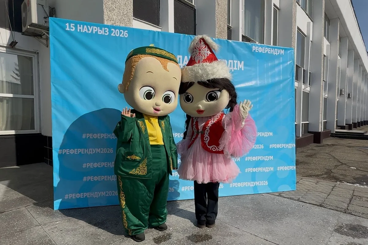 ШҚО-да сайлау учаскелеріне ертегі және ұлттық киімдегі кейіпкерлер келді