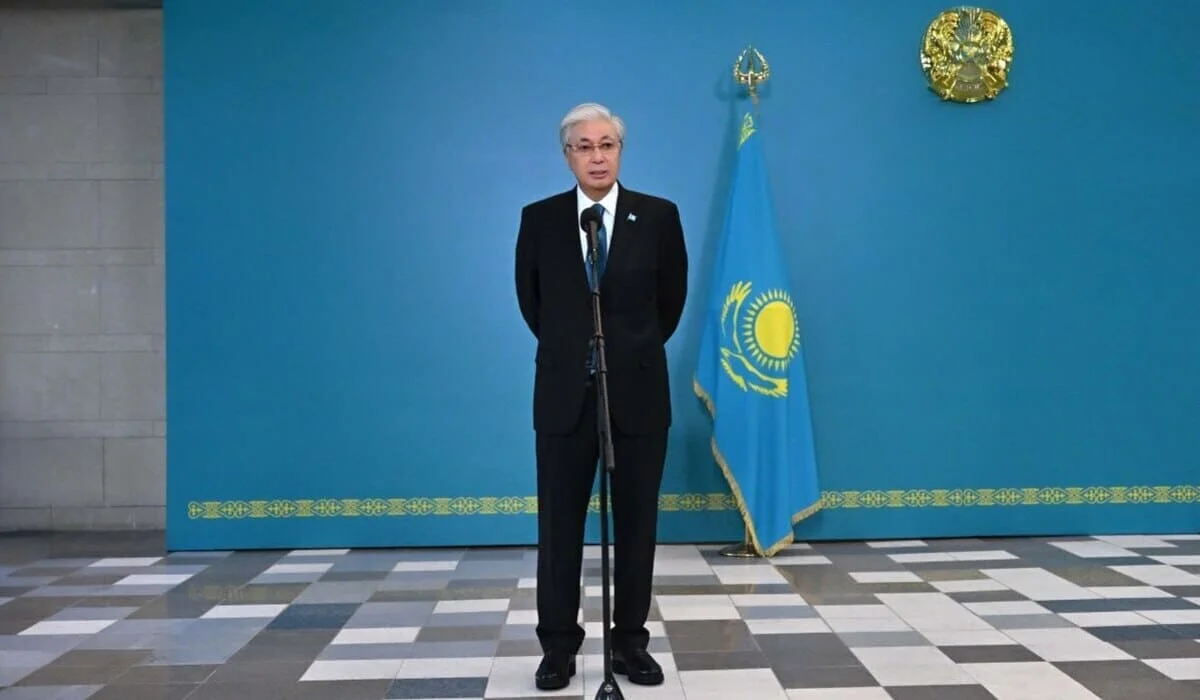 «Біз ондай қадамға бармадық»: Тоқаев дауыс бергеннен кейін журналистердің сұрағына жауап берді