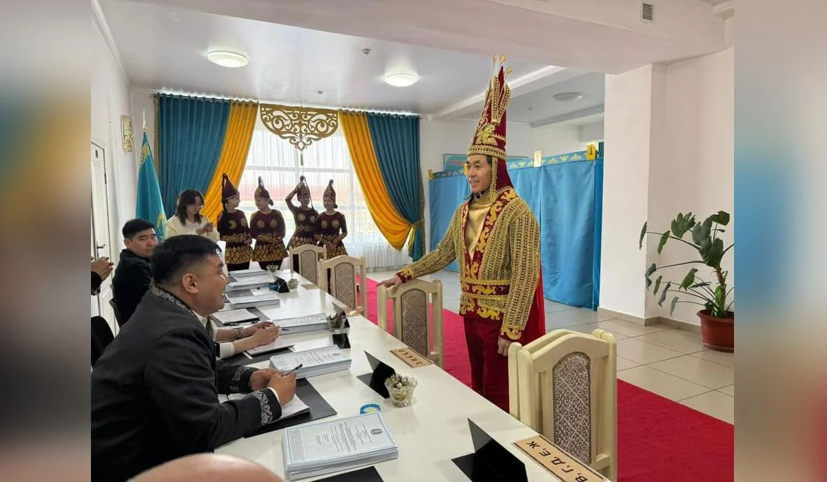 Еңбекшіқазақ ауданында референдумға «Алтын адам»  келіп, дауыс берген