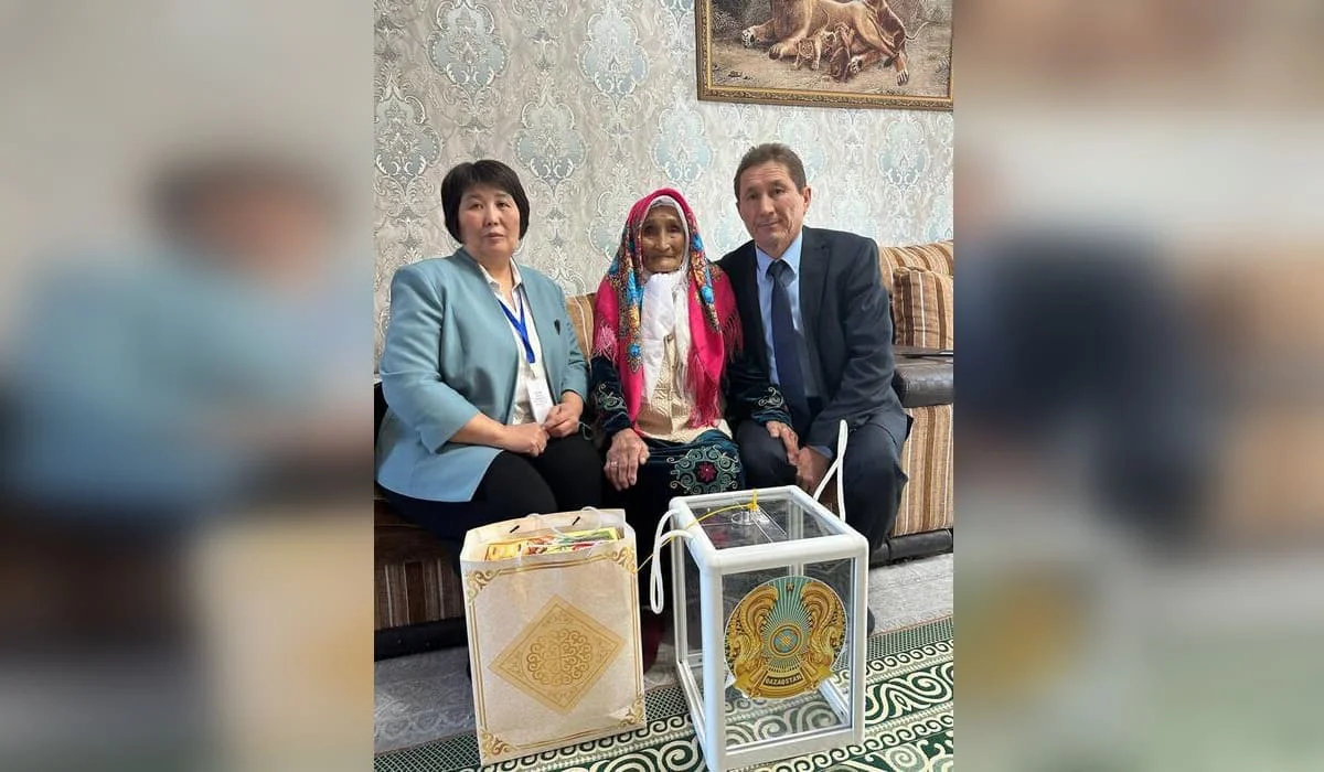 Қазақстандағы ең қарт әжей референдумда дауыс берді