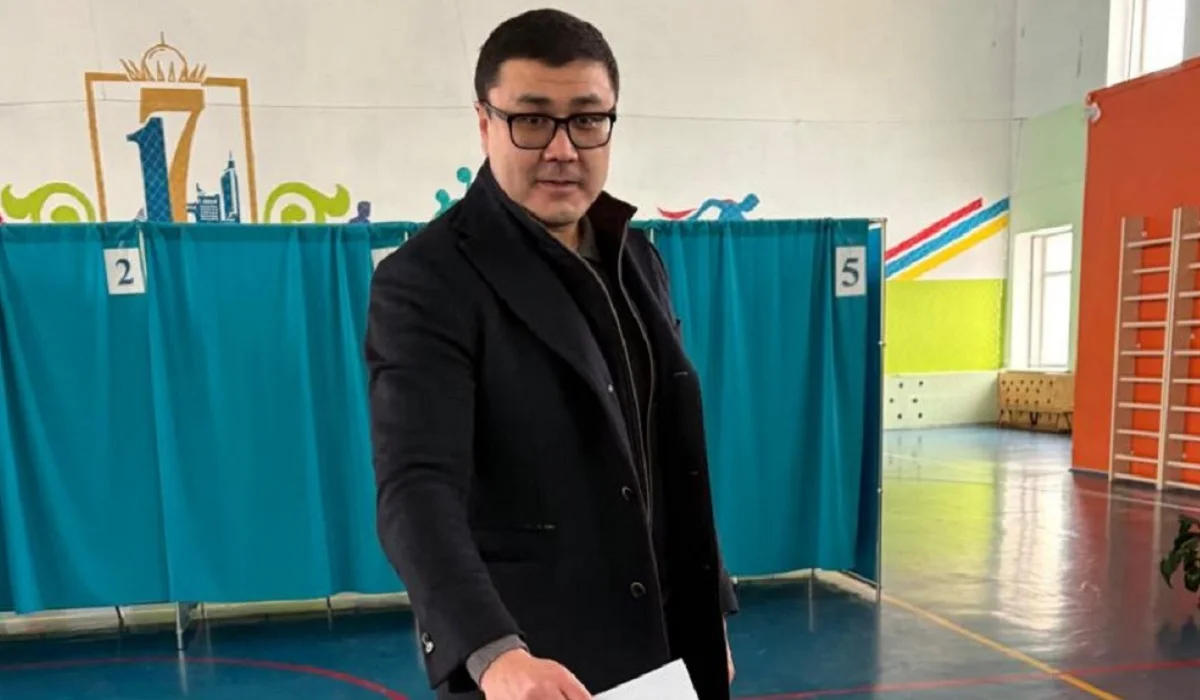 «Әр азаматтың парызы»: Бақтияр Мәкен референдумға қатысып, дауыс берді