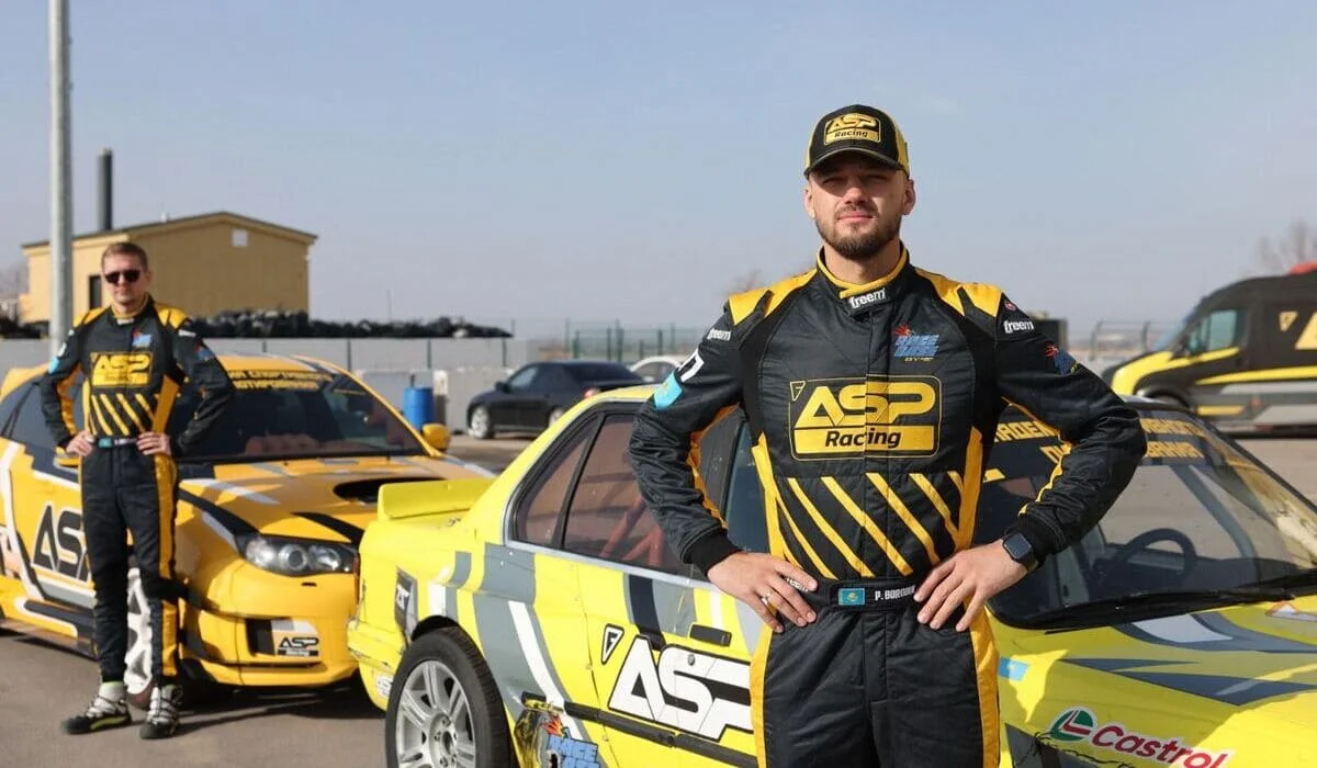 Қонаев қаласында дрифт команданың спортшылары жарыстан кейін бірден дауыс беруге келген