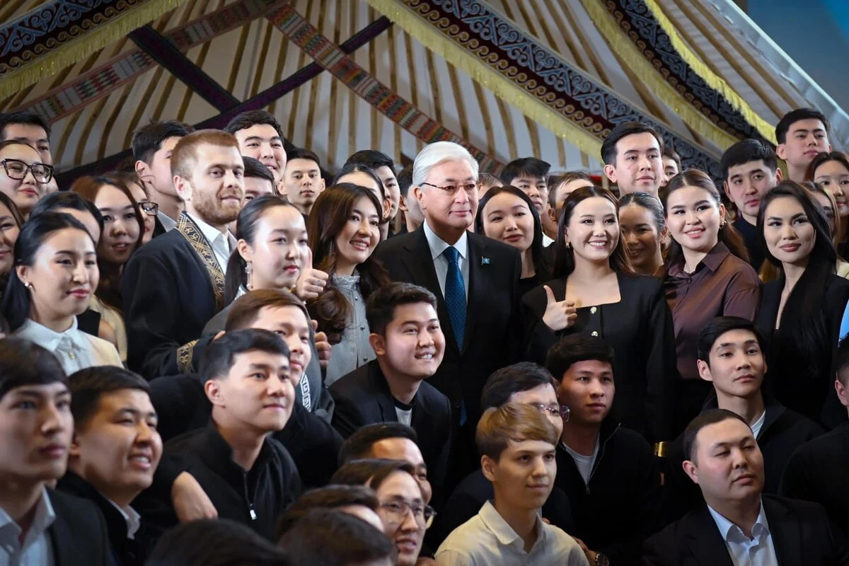 15 наурыз – Конституция күні: Тоқаев жастармен кездесіп, Парламент сайлауының мерзімін атады