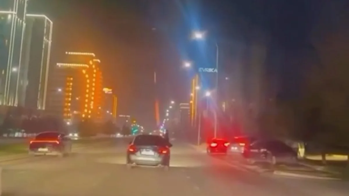 «Досымның туған күні еді»: Шымкентте көлігінен отшашу атқан жігітті полиция қамап тастады (ВИДЕО)