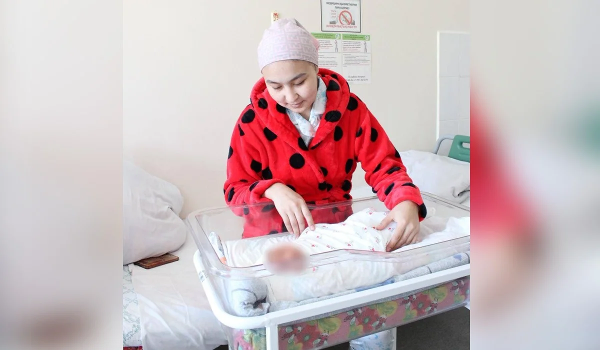 «Үш жүз он ұл мен 275 қыз»: Конституция қабылданған күні Қазақстанда неше сәби дүниеге келді