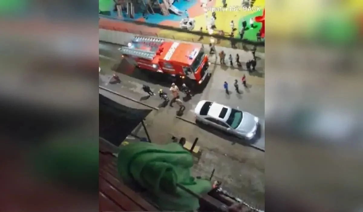 Атырауда екі баласы үйде қамалып қалған келіншек полицияға жүгінуге мәжбүр болған (ВИДЕО)