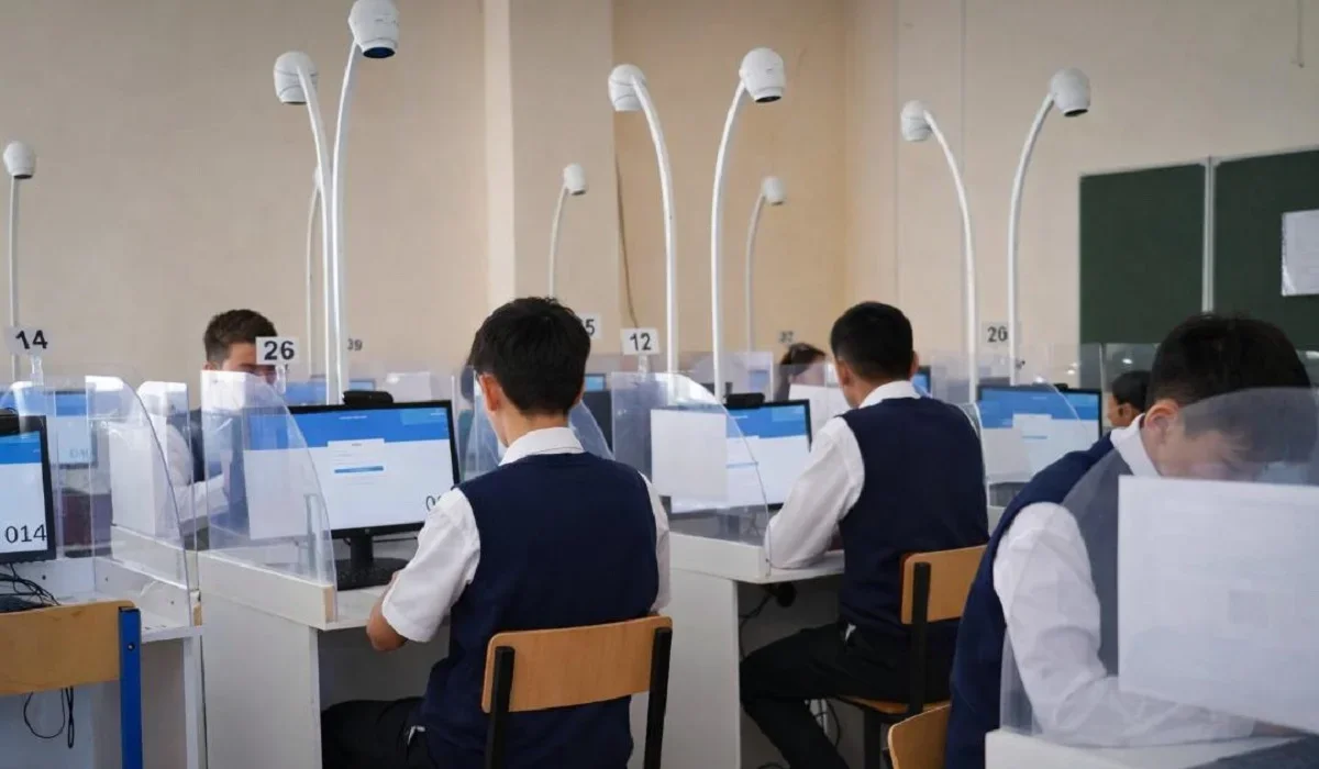 Наурыз айындағы ҰБТ: 69 оқушы телефон алып кіремін деп тестілеуден қуылды