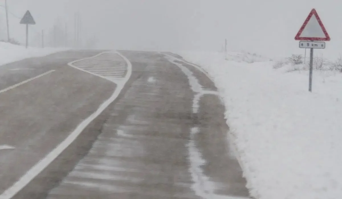 Ауа райы күрт бұзылды: Қазақстанның төрт өңірінде жолдар жабылды