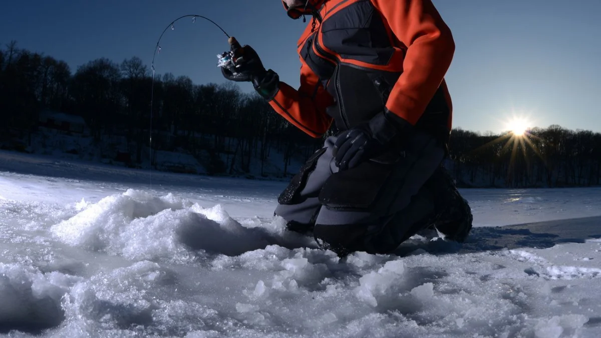 Қостанай облысында балық аулауға шыққан екі ер адам мұз астына түсіп кетті