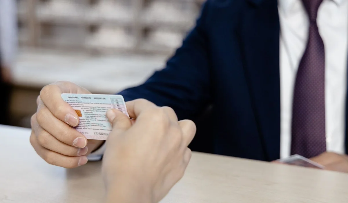 Қазақстанның бірқатар өңірінде ХҚО қызметкерлері жүргізуші куәлігін сатып, 100 млн теңге тапқан – Антикор