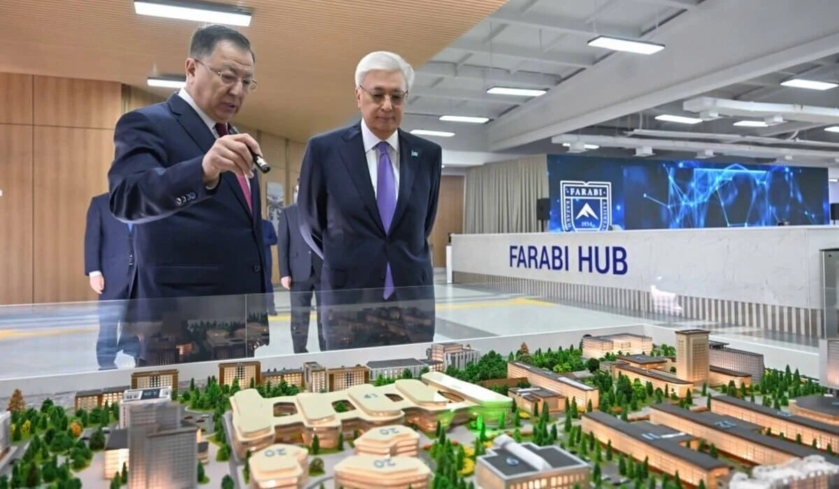 «Құны 1,2 млрд доллар болатын төрт жобасы бар»: Тоқаев Қазақ ұлттық университетіне барды