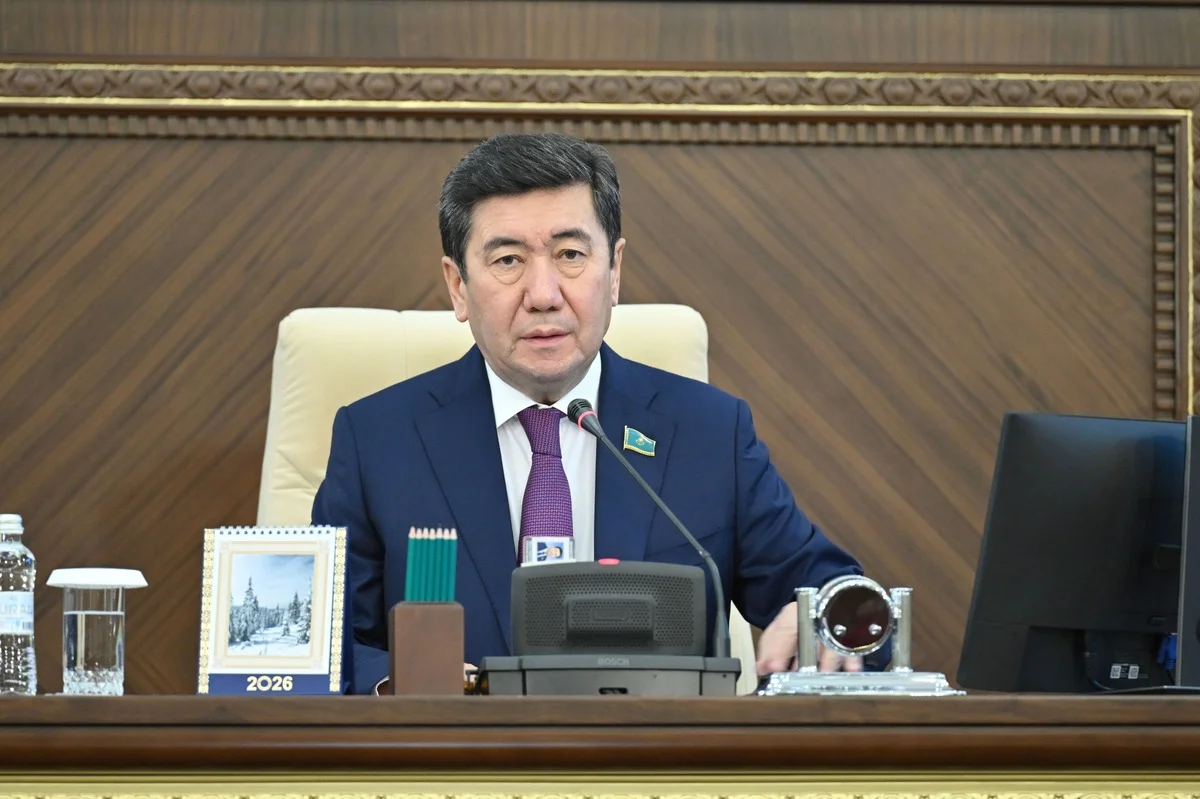 Жастармен үндес саясат: Қошанов жаңа Конституцияның бағытын түсіндірді