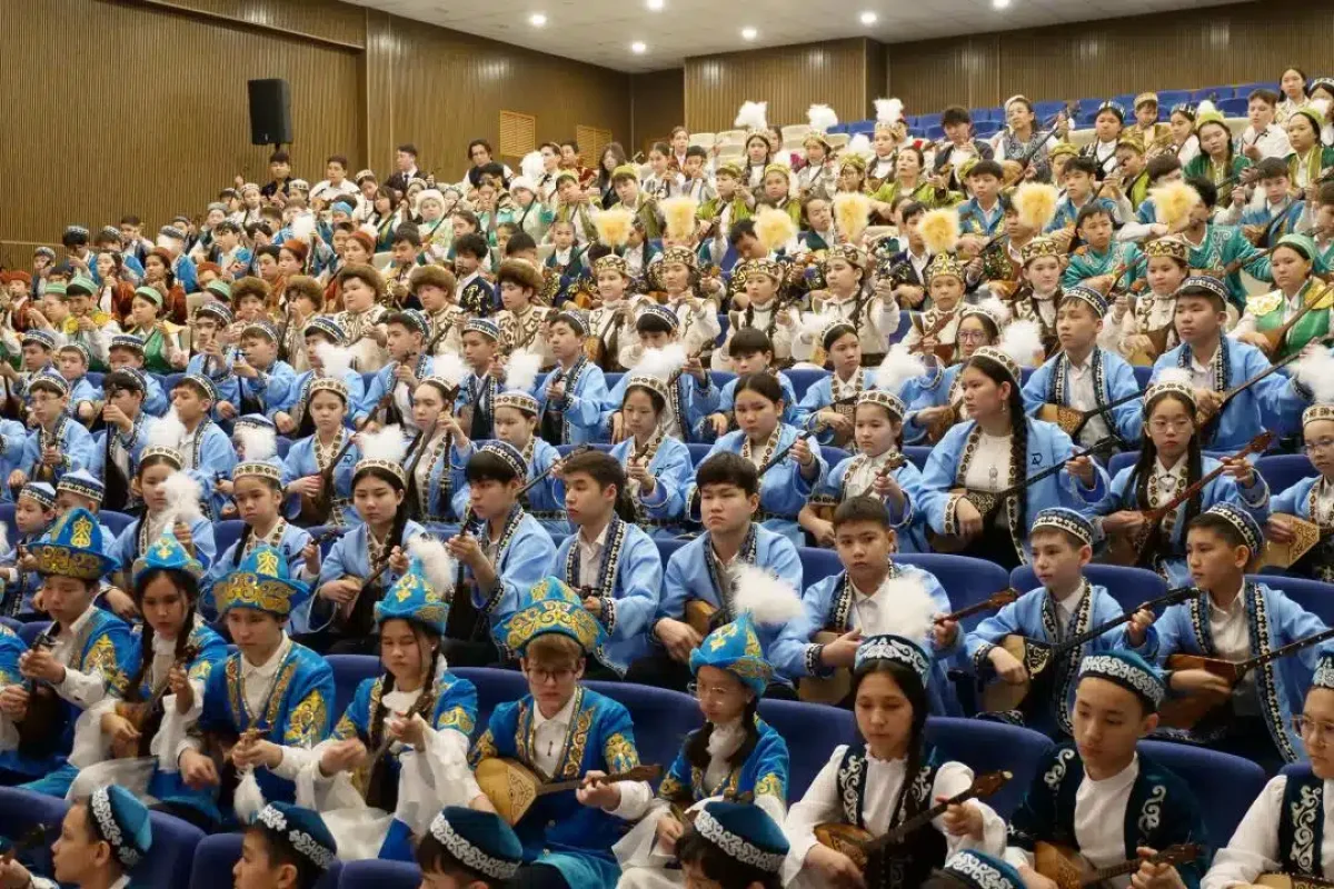«Күй күмбірі»: Қазақстанда 500 мың бала бір мезетте күй шертті