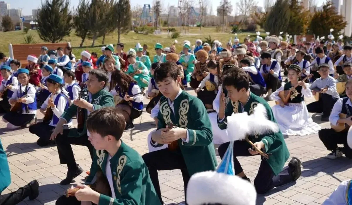 Тарихи сәт: жарты миллион бала бір мезгілде күй орындады