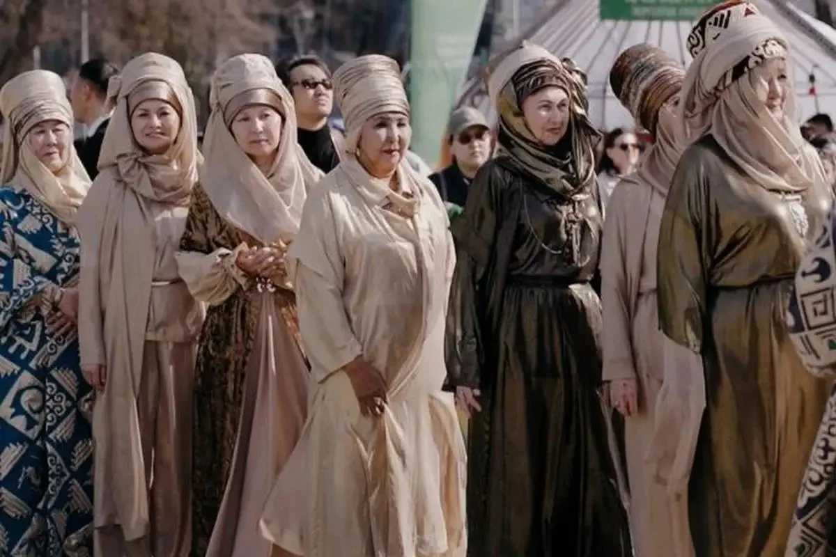 Алматыда әжелер подиумға шығып, ерекше сән көрсетті