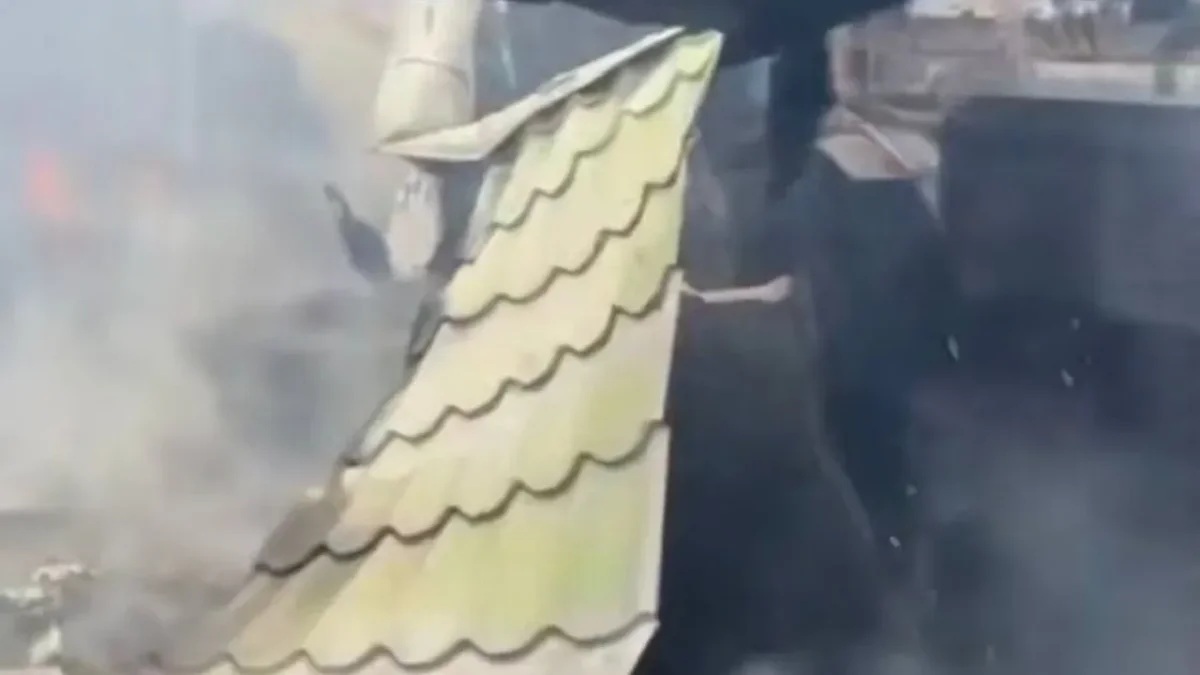 Ақмола облысында гараж өртенді: ішінде көлік пен газ баллоны болған