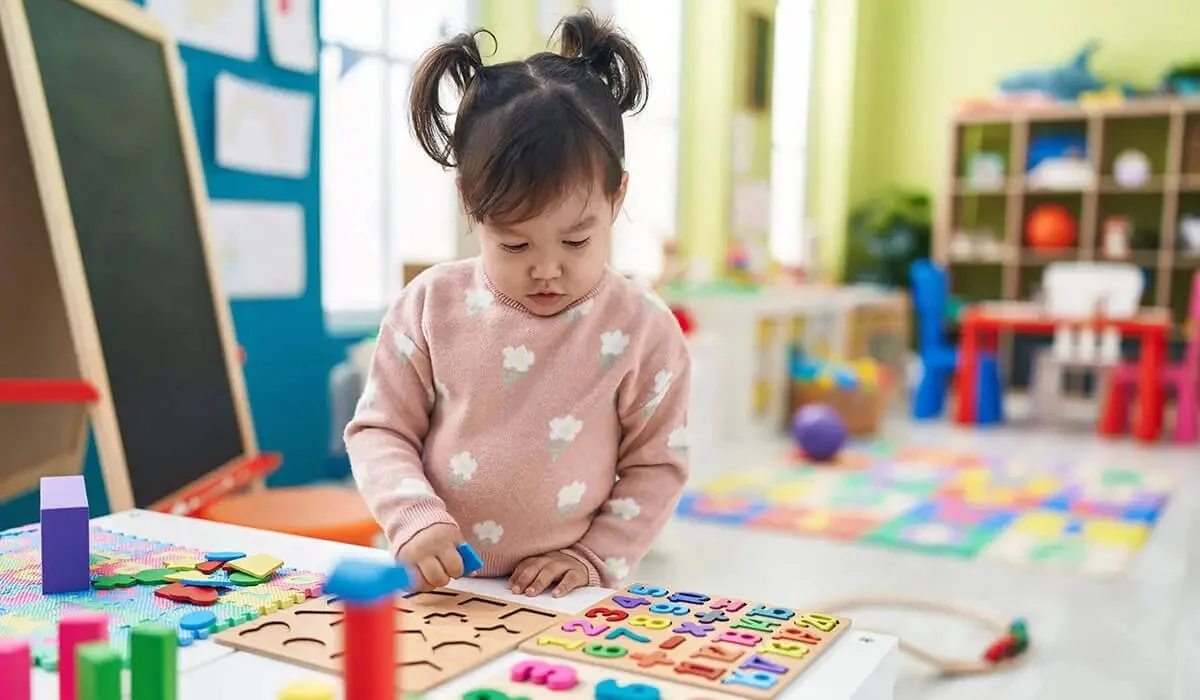 «Аяқтары көгеріп қалды»: Шымкенттегі ойын-сауық орталығындағы оқиға желіде қызу талқыға түсті (ВИДЕО)