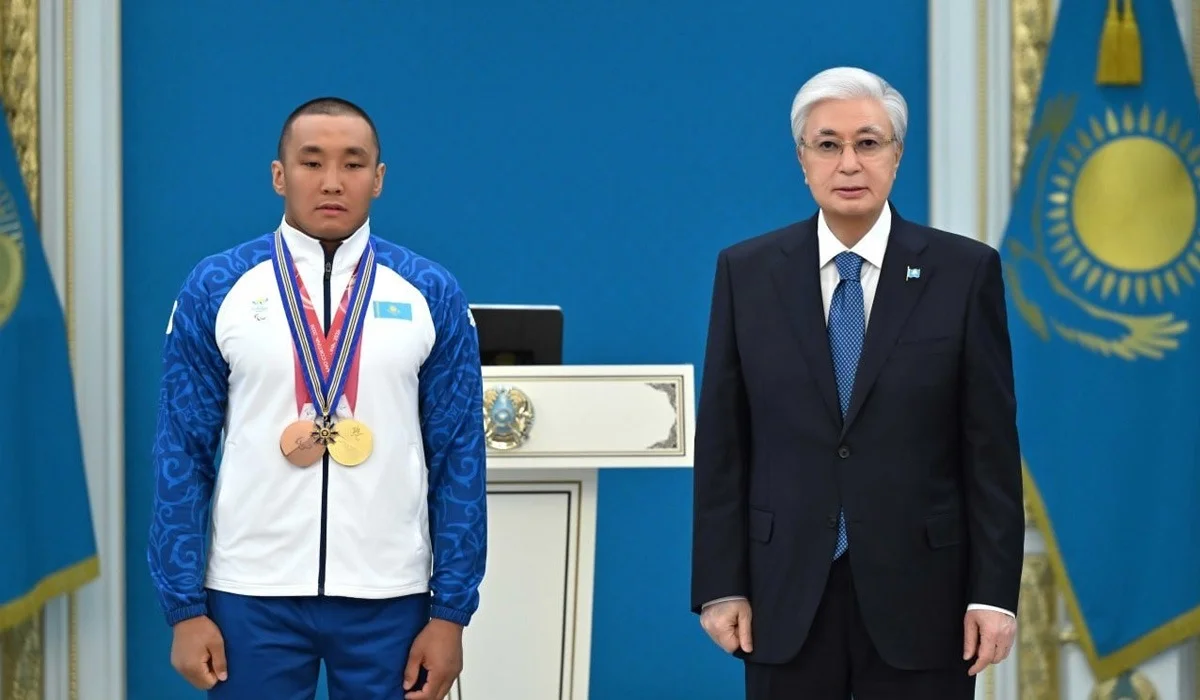 «Еліміздің көк Туын саған табыстаған едім...»: Тоқаев Ақордада Ербол Хамитовты қабылдады