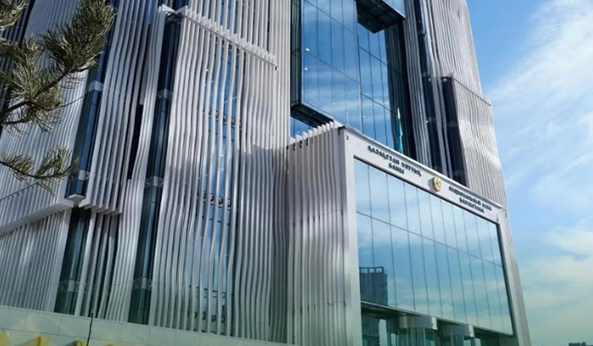 Ұлттық банк ескі 10 000 теңгенің айналымдағы мерзімін тағы бір жылға ұзартты