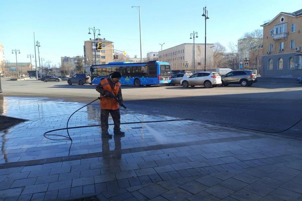 Астанада ауқымды тазалық жұмыстары басталды: қала көшелері жуылып жатыр