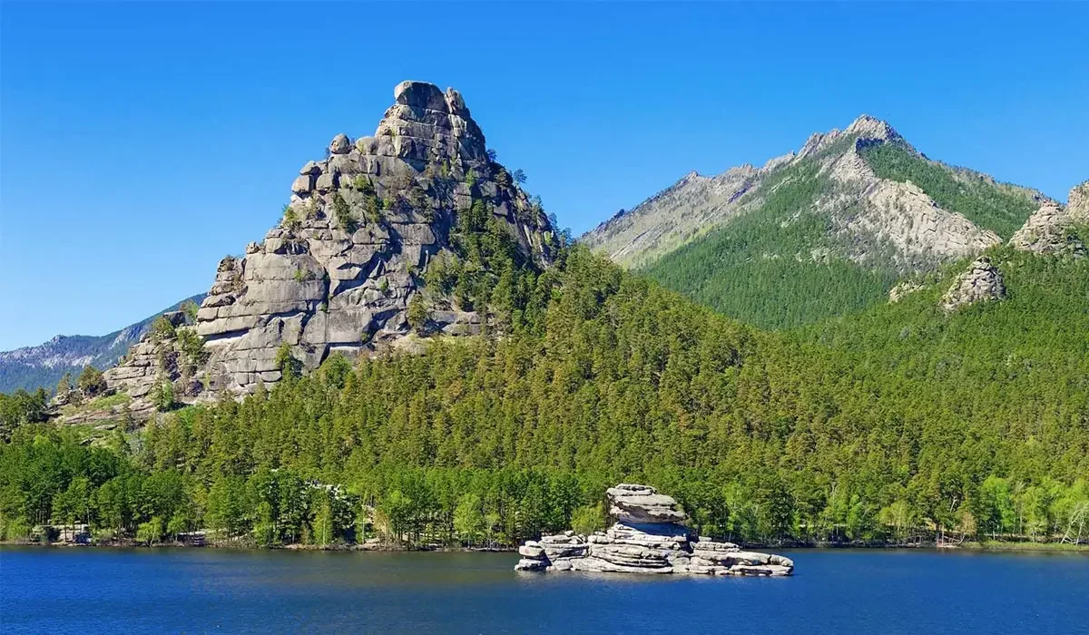 Бурабайда таудан түсе алмай қалған турист құтқарылды