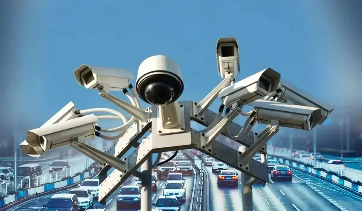 Түркістанда айыппұлға наразы жігіттер бақылау камераларын тас-талқан еткен