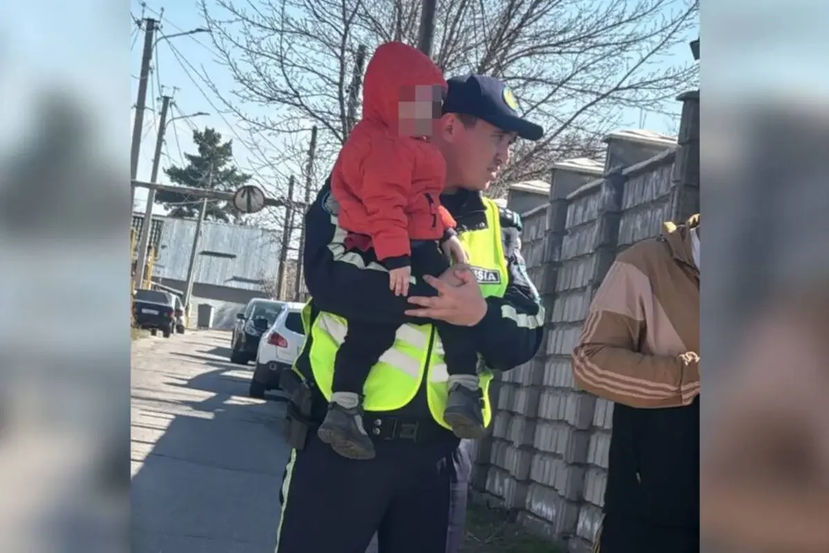 Жетісу облысында қараусыз қалған екі жасар бала жол жиегінен табылды