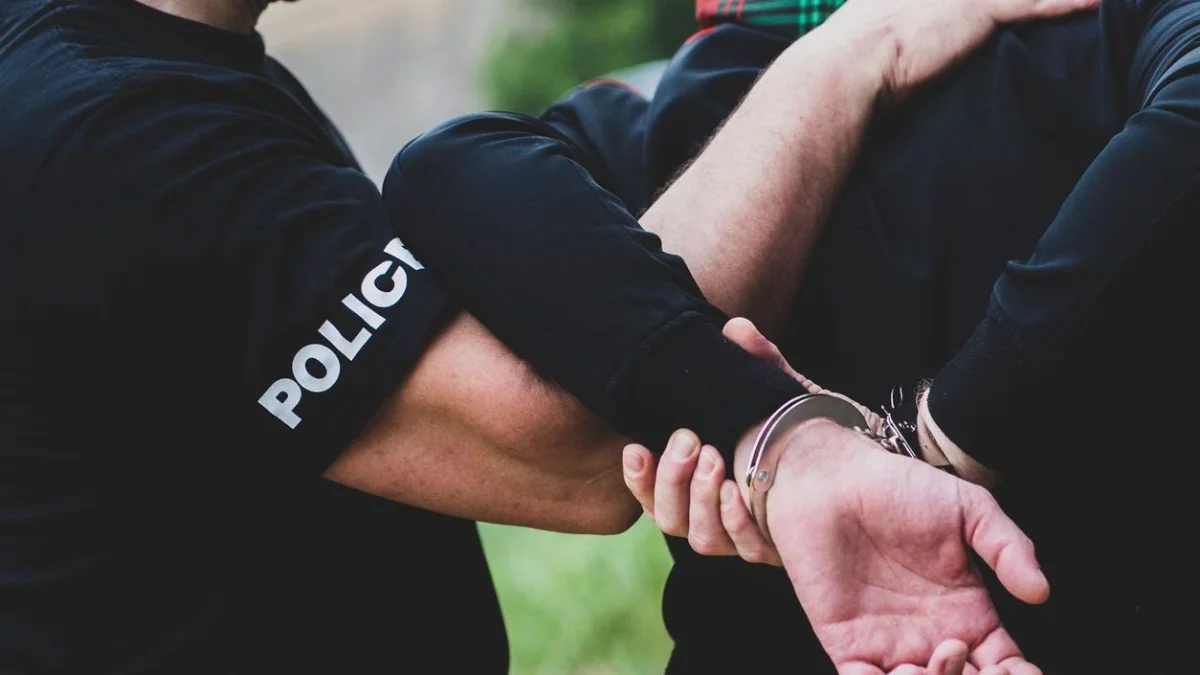 200 млн теңге жымқырды: Жамбыл облысында ерлі-зайыпты таныстарының үйіне тығылып келген