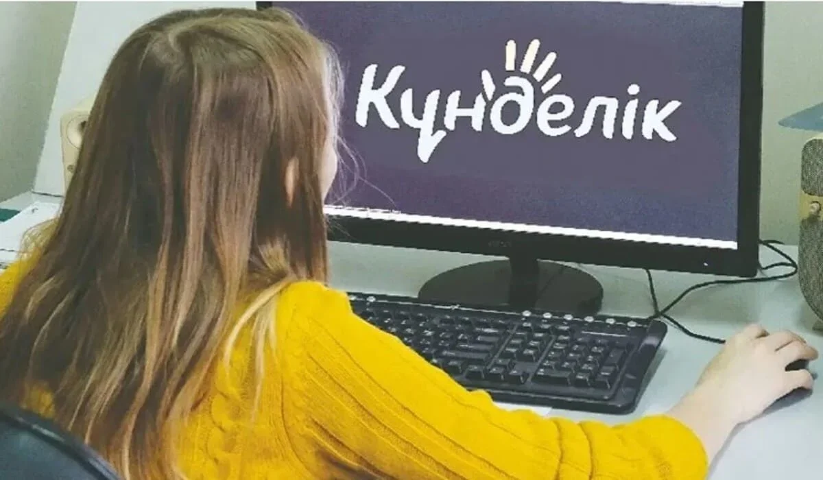 «Kundelik.kz-те күніне 1-1,5 сағат уақытын жұмсайды»: депутат ұстаздардың проблемасын көтерді