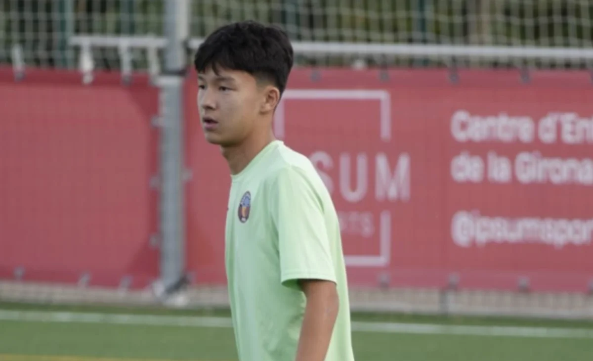 Қазақстандық футболшы «Барселонаның» назарына ілікті: 15 жастағы спортшы келісімшартқа отырды