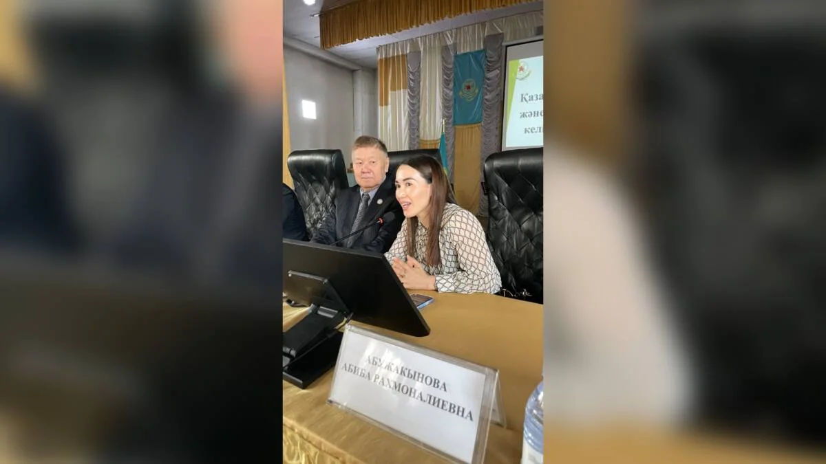 Жақында тұрмысқа шыққан Әбиба Әбужақынова сарбаздармен кездесті