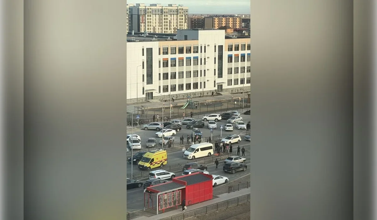 Атырауда 7 жасар қыз баланы мектеп жанында көлік қағып кетті: бүлдіршін сол жерде көз жұмды