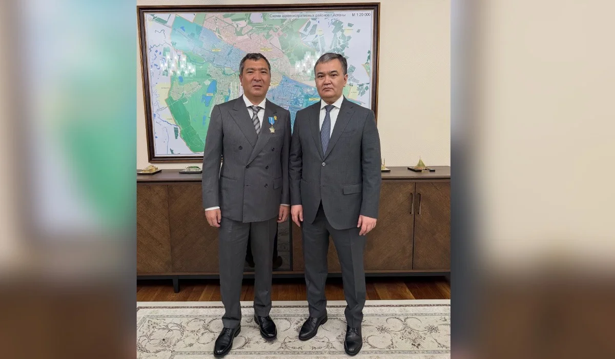 Жеңіс Қасымбек кәсіпкер Жұмабек Жанықұловқа президенттің атынан «Құрмет» орденін табыстады
